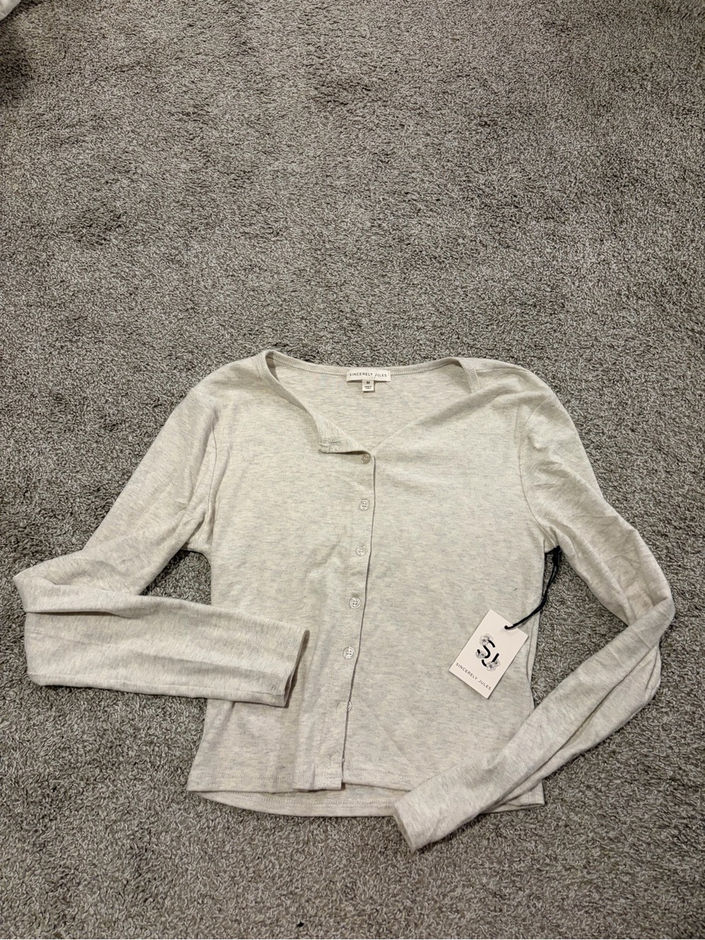 Sincerely Jules Women’s Long sleeve Button Up Top Size Medium Grey Cream NEW